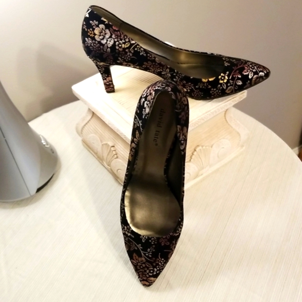 DAVID TATE velvety metallic floral pumps Size 10. Soooo Pretty!